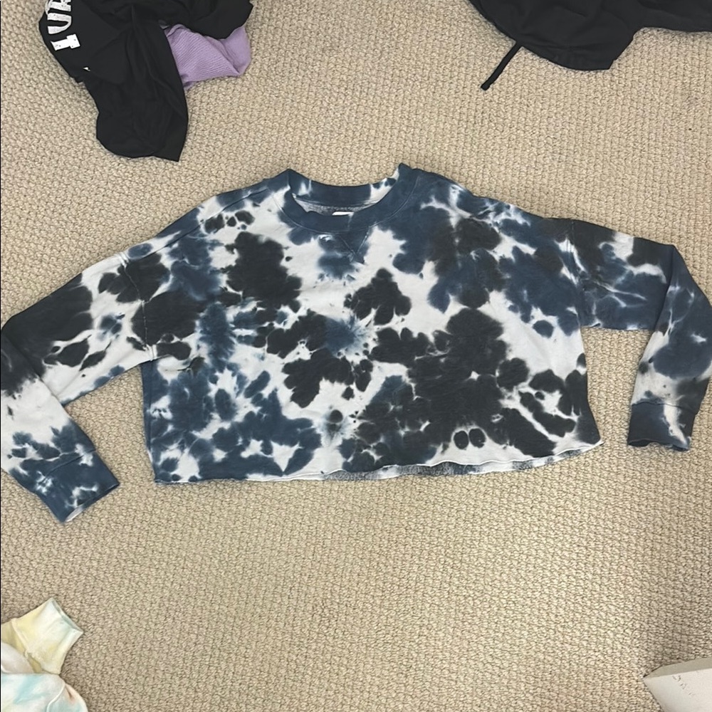 Colsie Black and White Tie-Dye Crew Neck Sweater